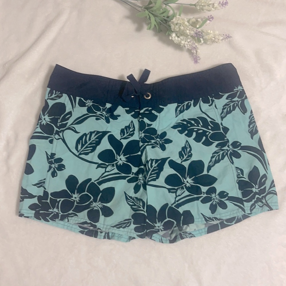 Tommy Bahama Women Blue Beach Shorts